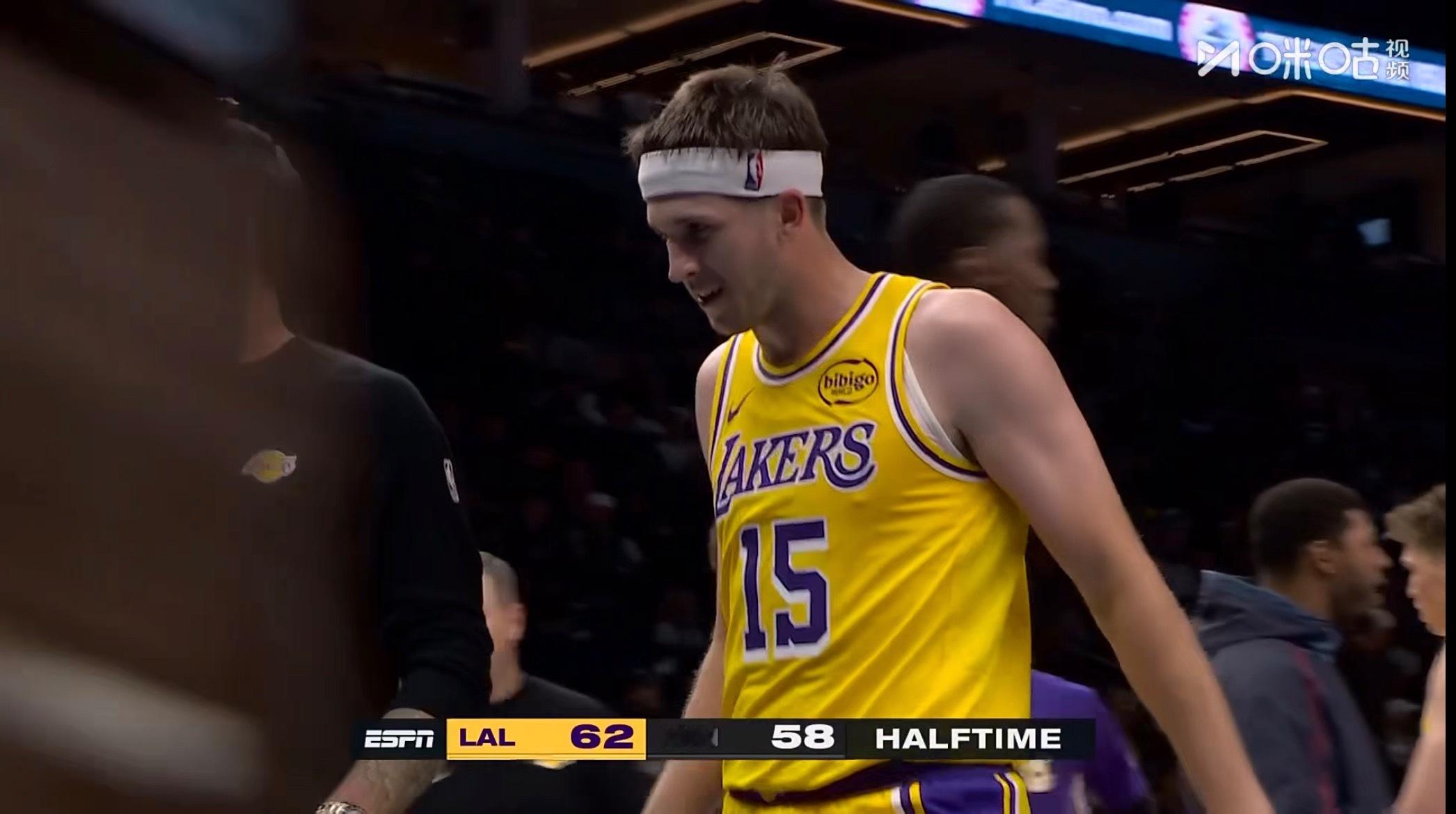小里牛逼，腰好！！ 湖人半场62-58森林狼 湖人vs森林狼 ​​​