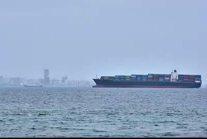 战争边缘！以色列放话只待美国绿灯：刺杀伊朗领袖、炸回石器时代；霍尔木兹海峡控制权