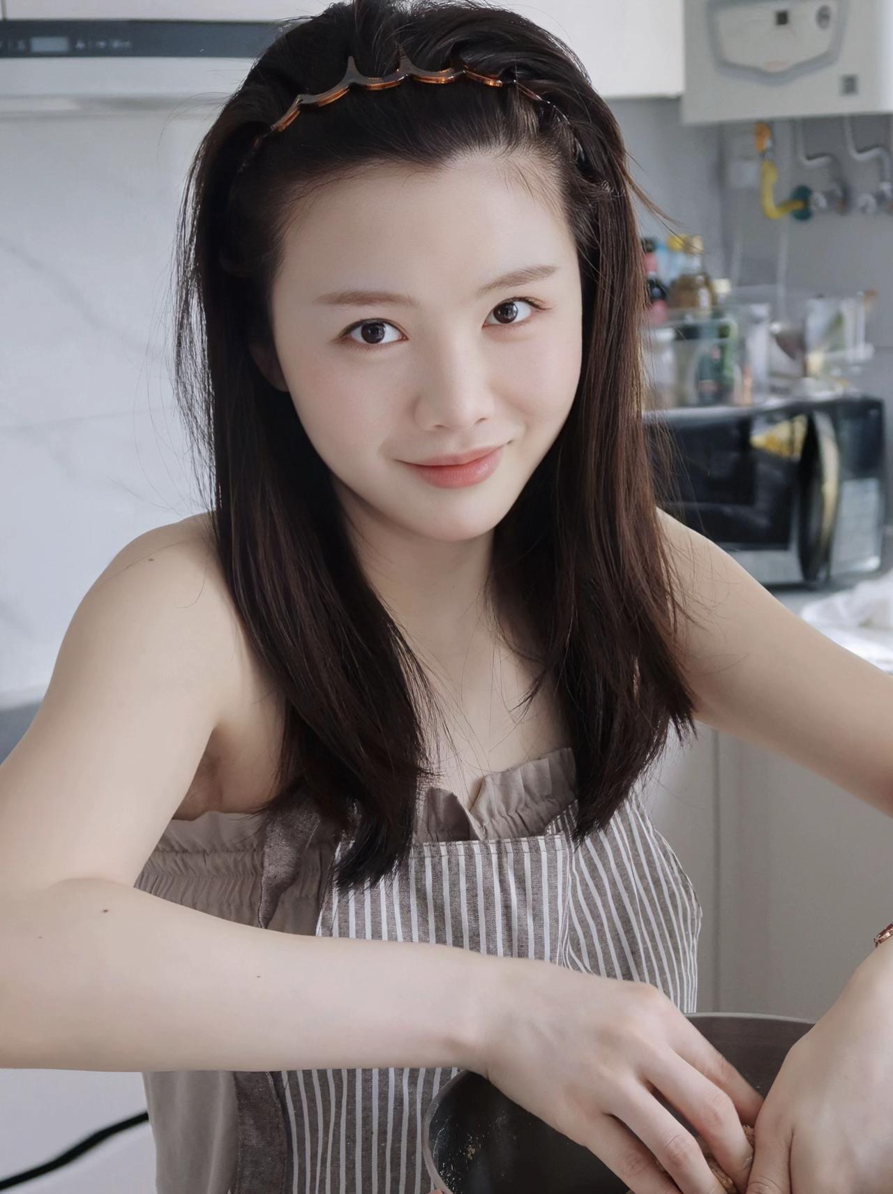 上下五千年，现在是对女性，最好的时代了，
你可以读书，自己赚钱，自由租房，自由买