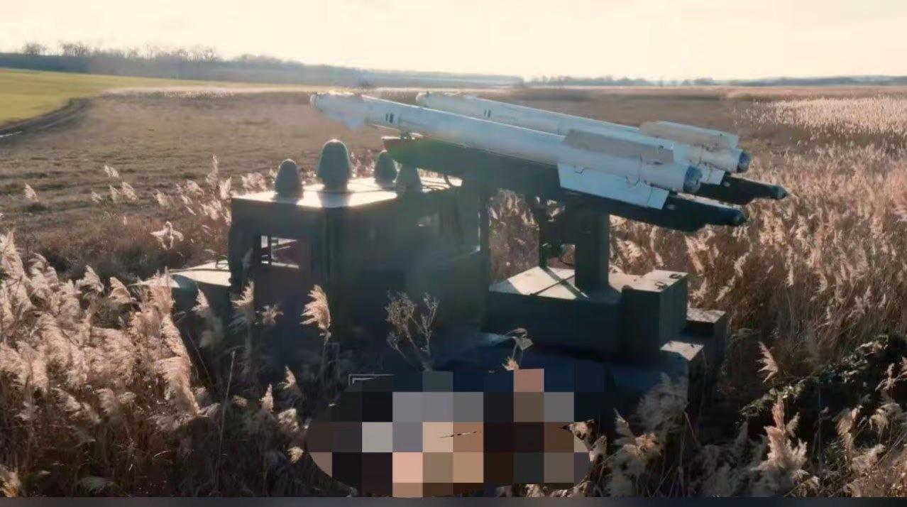 乌克兰部队展示改装型R-73空对空导弹发。乌克兰部队展示改装型R-73空对空导弹