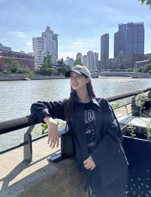 19日，演员李多海在Instagram上传了多张照片，并配文“不敢相信我已经怀孕