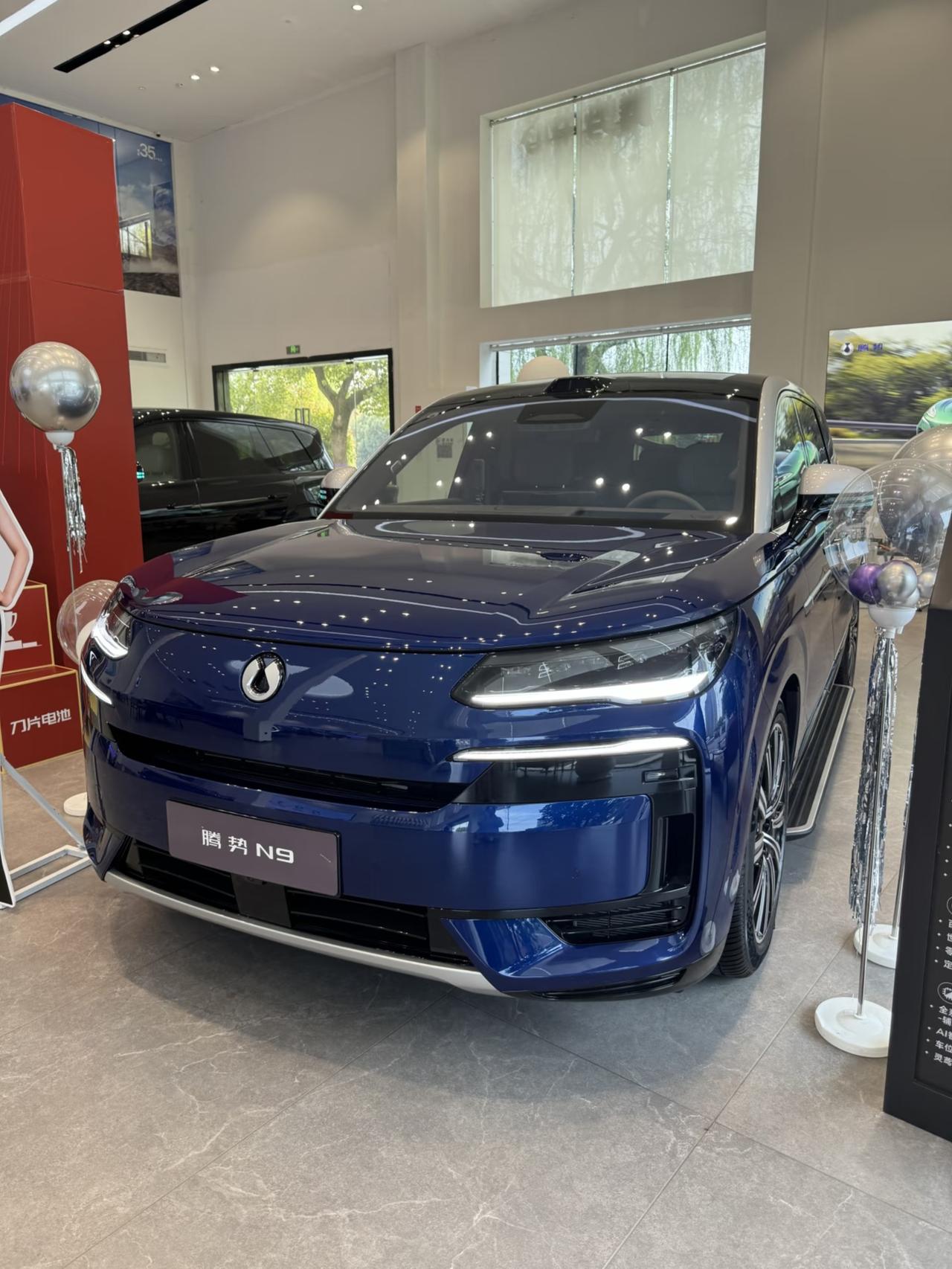 腾势N9的当务之急是把外观内饰的设计搞上去，技术当然也重要，但是对于腾势来说最拖