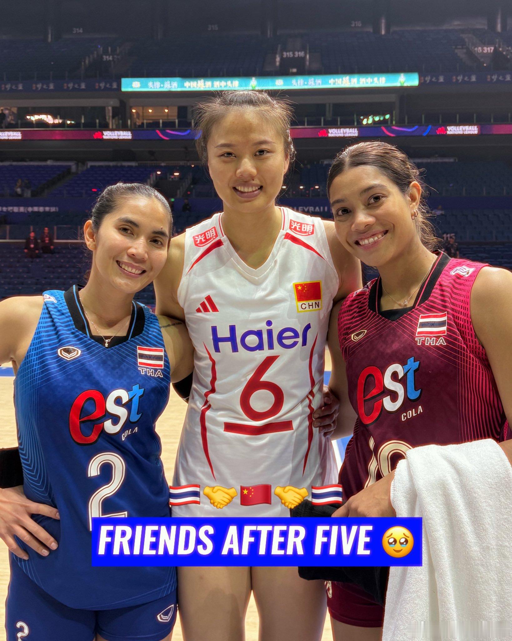 vnl排球国家联赛中国女排 还挺有爱~