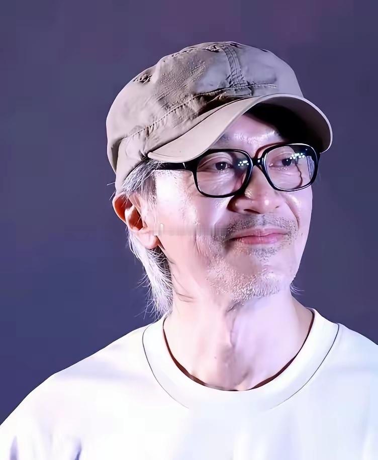 《功夫女足》眼看就要下架了，我估计周星驰会休息很长时间了，原因很简单，他64岁了