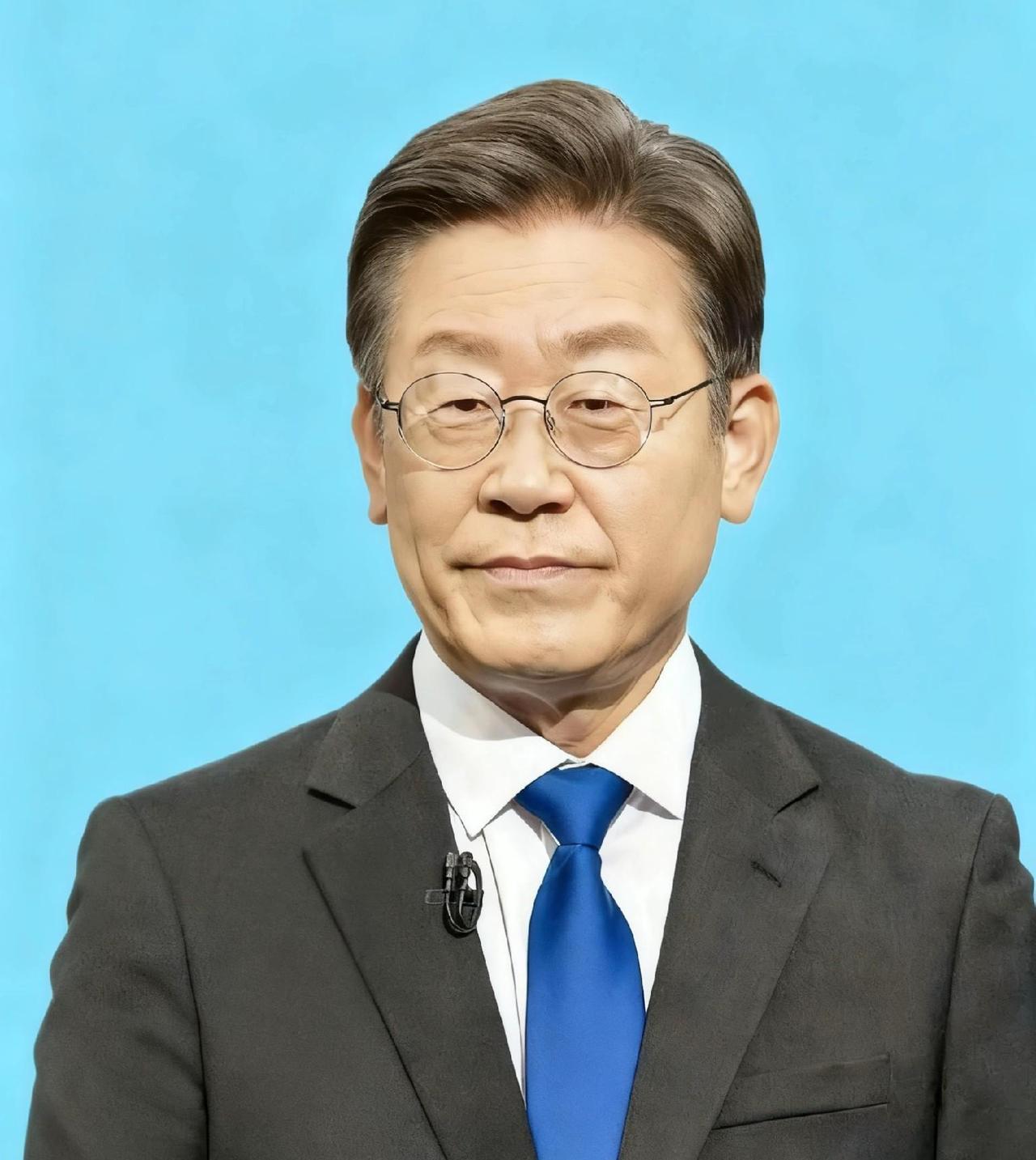 快讯！快讯！
中美双方突然宣布恢复高层沟通。
韩国《中央日报》直言担忧，小国夹在