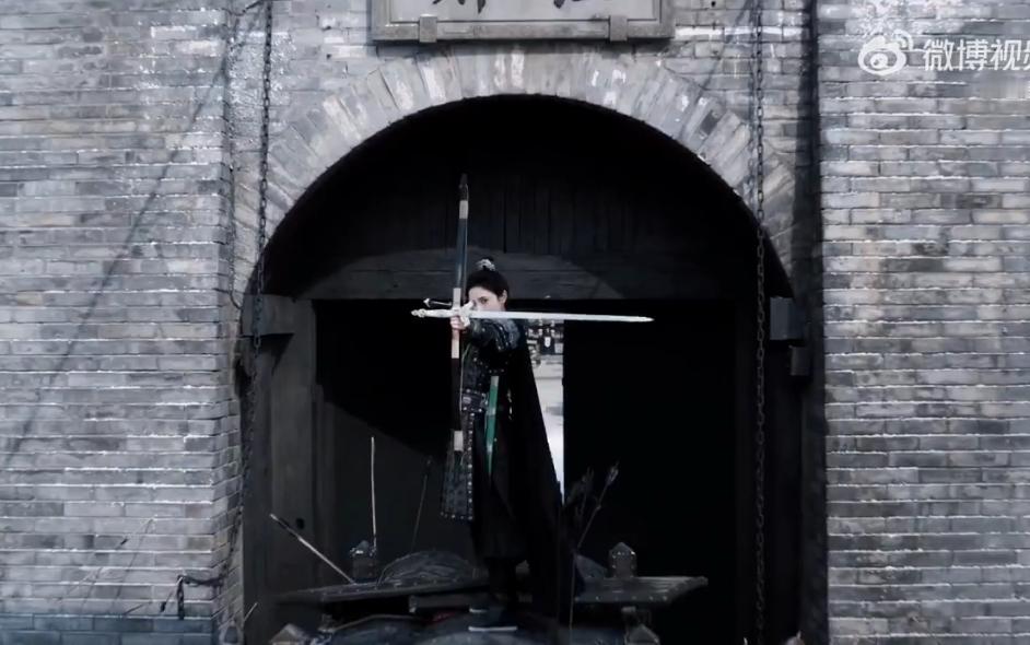 彭小苒这14秒打戏堪称经典！从起势到收招，动作流畅自然，眼神里都是戏，把角色的飒