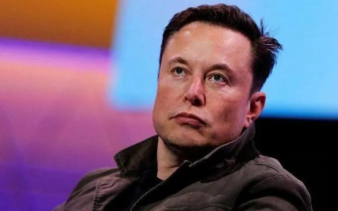 马斯克发表一条消息称：
1-我认为我们应该停止在战壕中无谓地牺牲乌克兰年轻人，缔