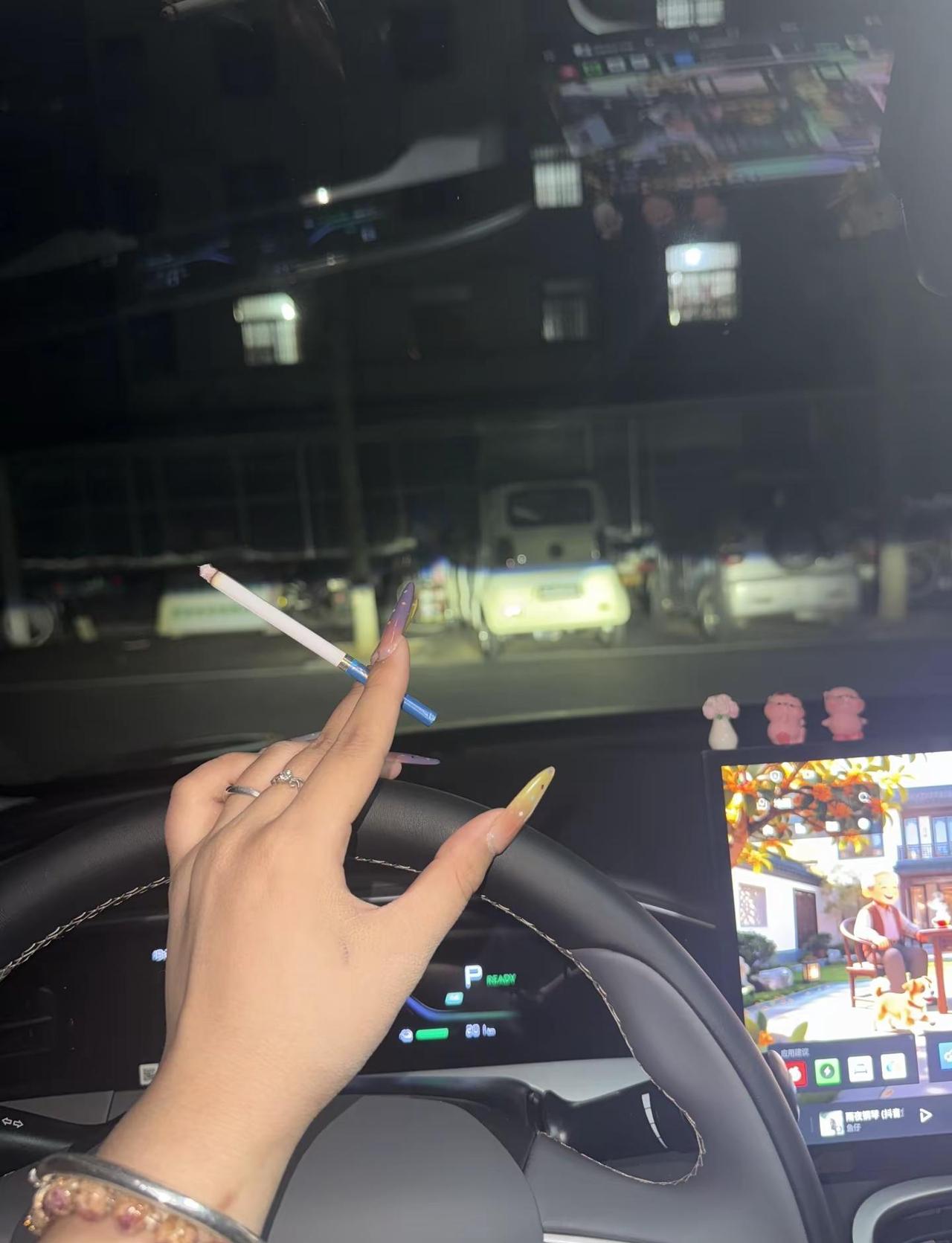 男朋友说我要是再跟前男友联系他就告诉我老公我们四个人都别想好过男朋友不听话怎么办