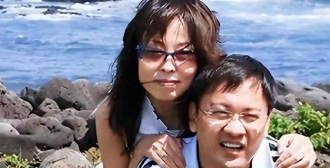 河南 41 岁富豪女老板，不顾世俗眼光爱上小自己 19 岁的年轻下属，一度遭全网