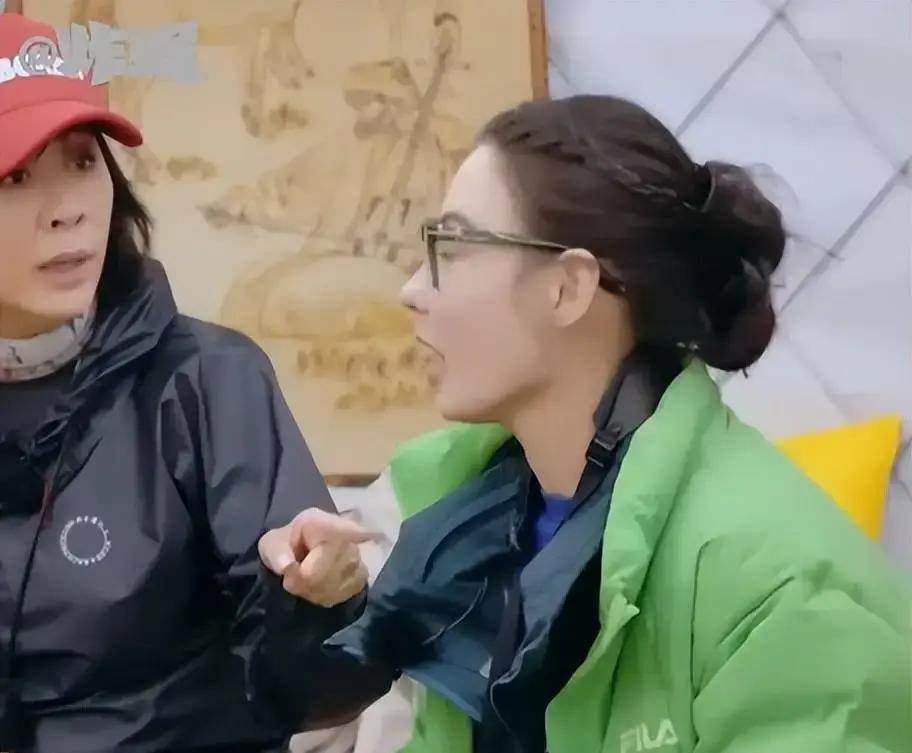 儿子不点头，恋爱免谈。张柏芝给三个儿子建了道“男友防火墙”。
 
这不是玩笑。2