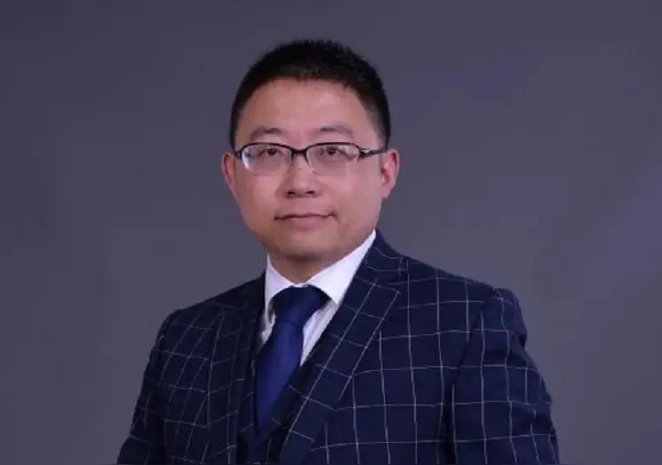 【沈逸】“maga第一序列，“选择”。英文，发五个版本：一个男maga版本，因为