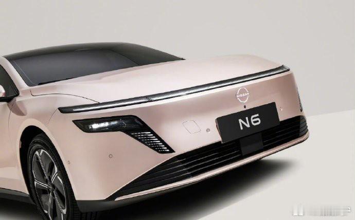 探索未来，驾驭梦想。天演N6插电混动车型，承继N7技术之精髓，专为家庭打造舒适安