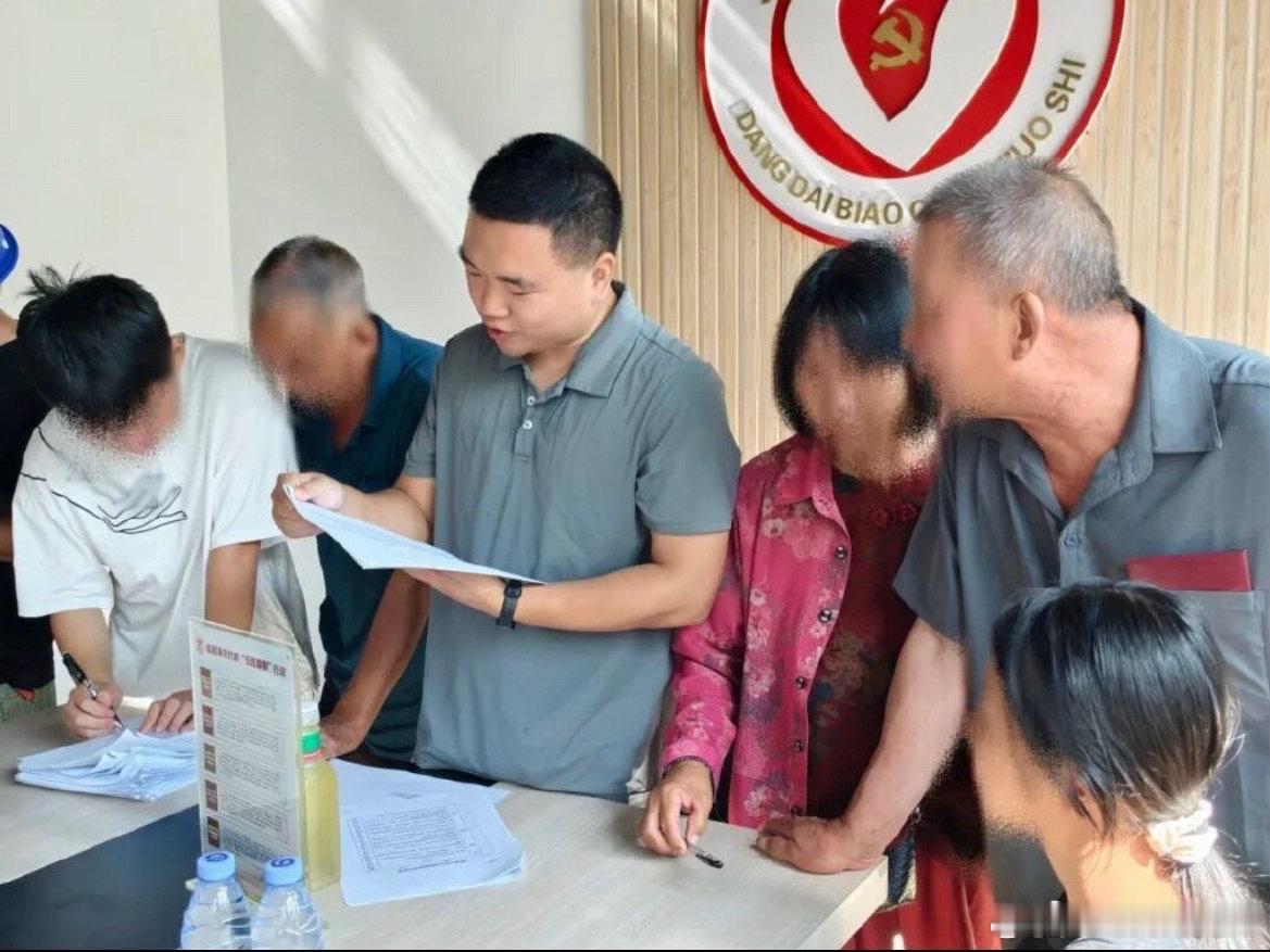 台州老人不慎被困浅溪第一时间拨通110暖心救援！天台福溪派出所接到求助，七旬老人