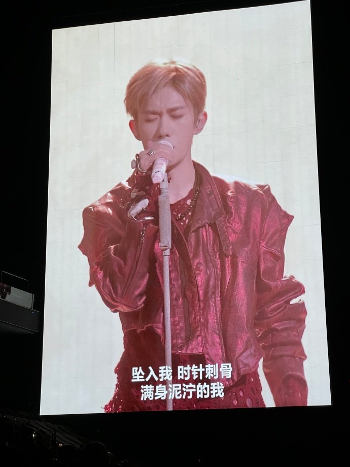 易烊千玺金发红look好野啊千玺 易烊千玺金发红look，好野啊千玺，“我要我快