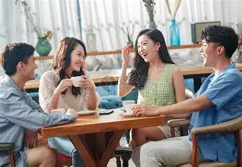 最容易在关系里越过界、吃大亏的姑娘，身上大多有这俩特征，准得有点吓人。

我一个