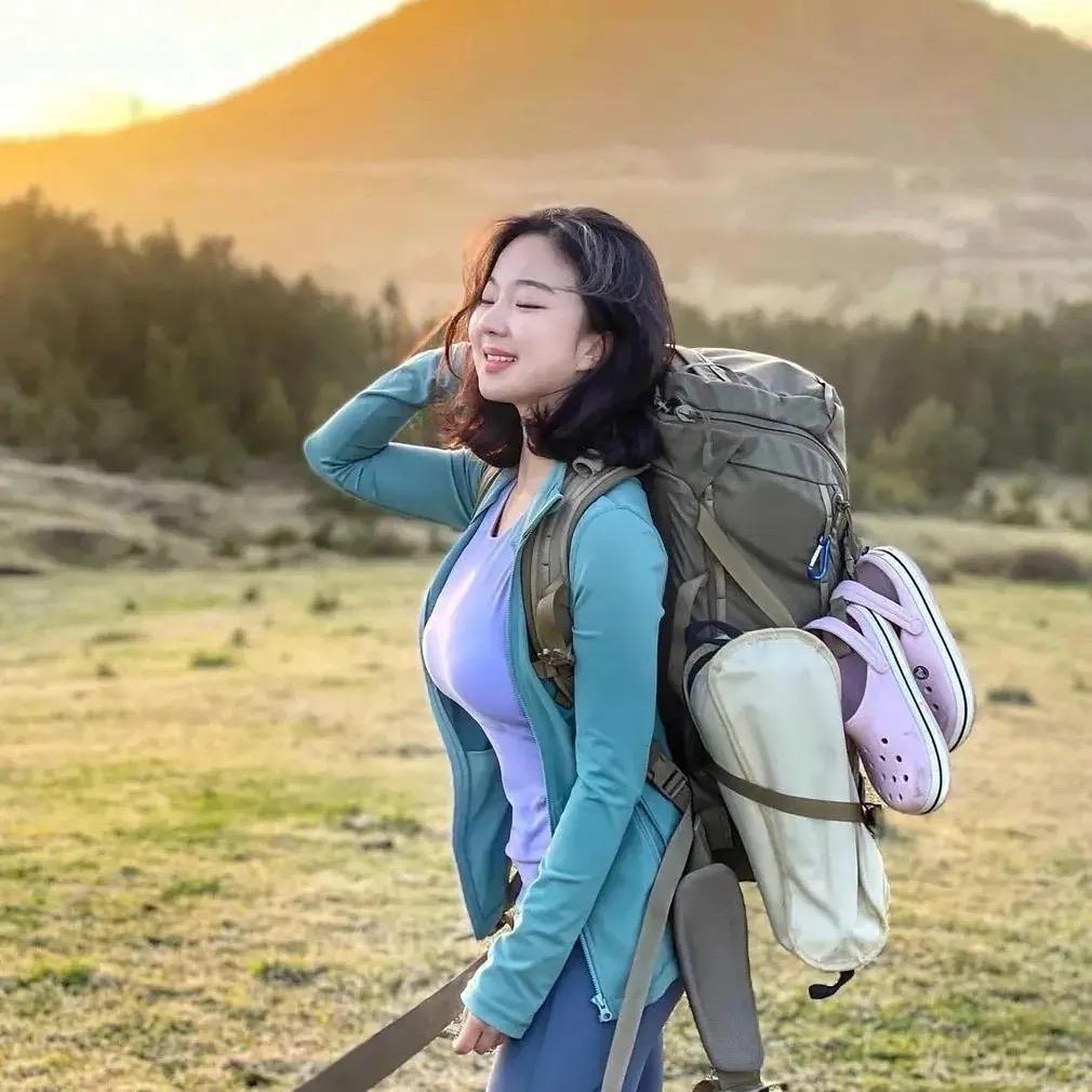 为什么现代人越来越爱露营？

最戳心的答案：是成年人的过家家

终于明白，为什么