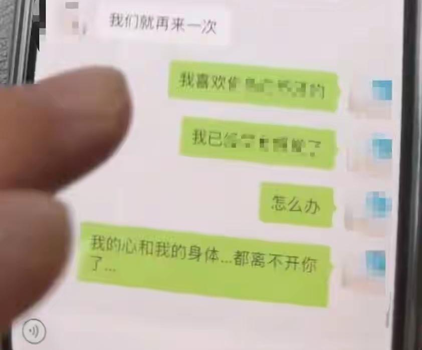 奖状上写着“最美教师”的周某，正是出轨女家长的历史老师。自己的老婆是女家长老公的