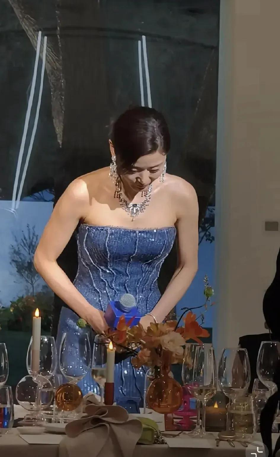 她不会道歉，她婆婆经常说:“她可是全智贤耶，不是一般的明星”。
所以，大部分迷粉