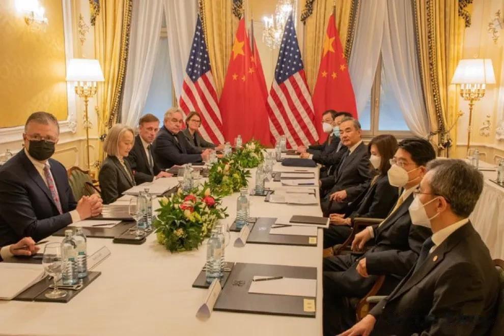  中美战略对话应该谈的是台湾地区问题

是否解冻要看防长峰会中美是否见面。但是大