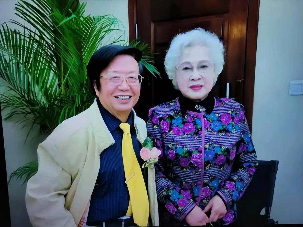 见过无数秦怡老师的照片，但每次有新照片发现还是觉得她太美了，存一下