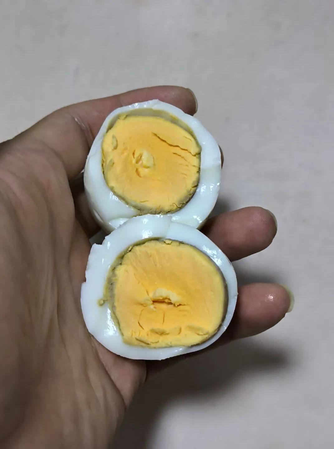 #我的早餐日记# 一个鸡蛋，一个包子，一碗绿豆汤，一杯牛奶。中饭不吃。
