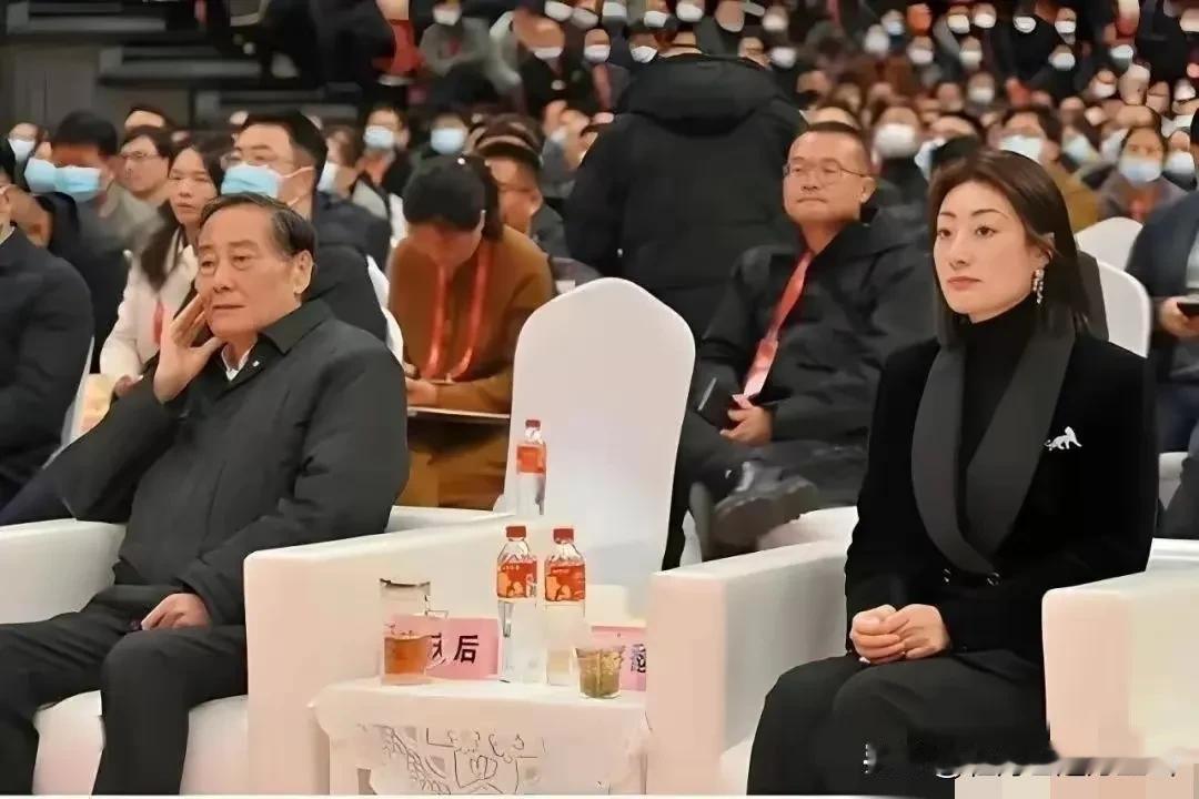 网友们说，宗老变成“老宗”了，从宗老爆出有四个娃后，网友们都沸腾了，风评也变了，