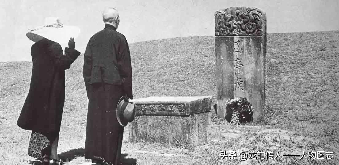 1948年6月，蒋介石偕宋美龄往江苏宜兴祭祖