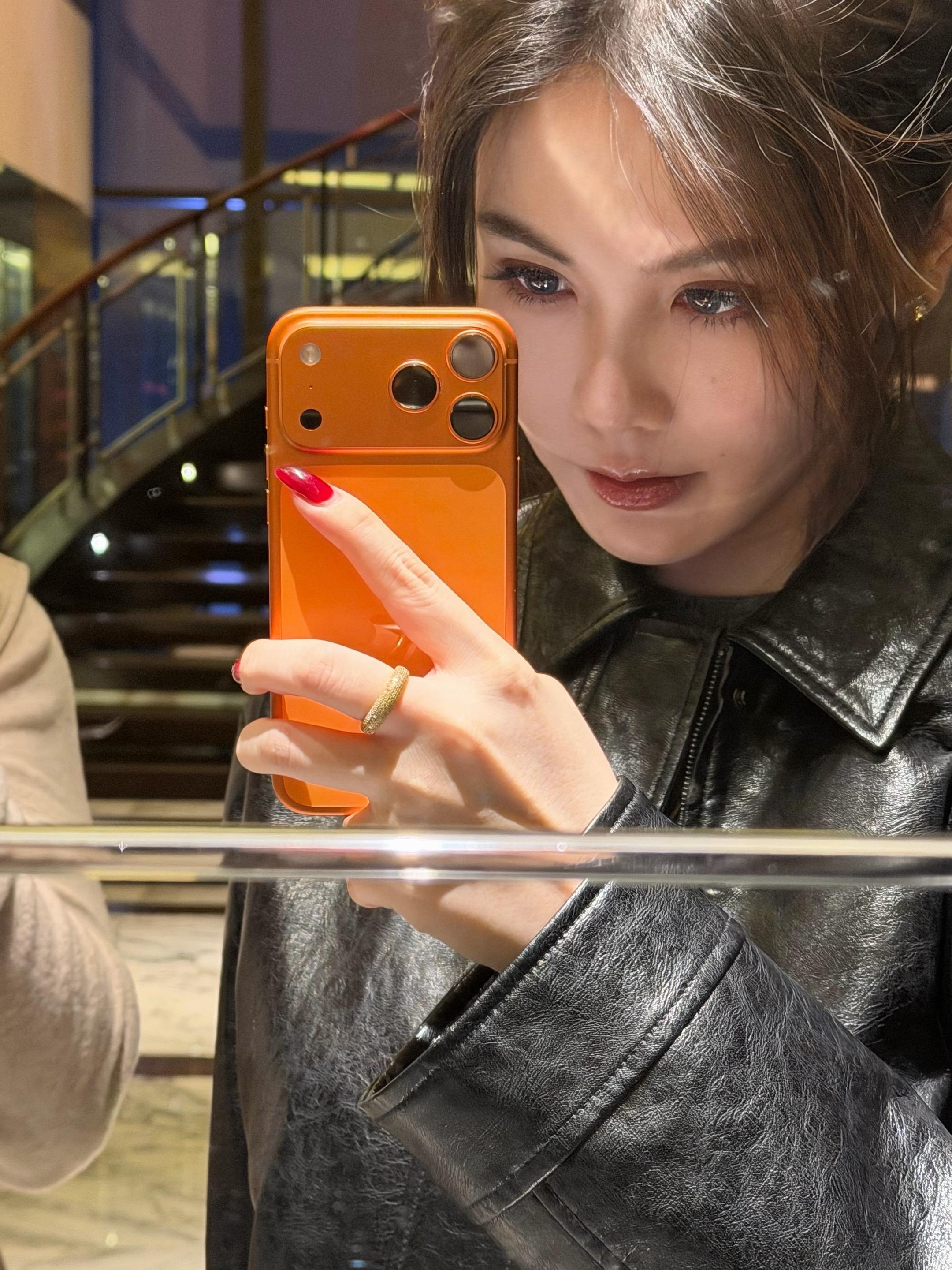 爱的本质是什么？ 是看见自己，看见那个独特，善良，有趣的自己，是因为对...
