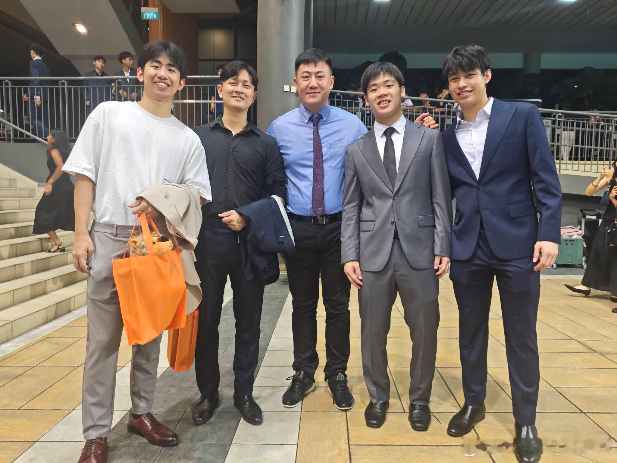 新加坡男队参加新加坡体育学校颁奖典礼📸 