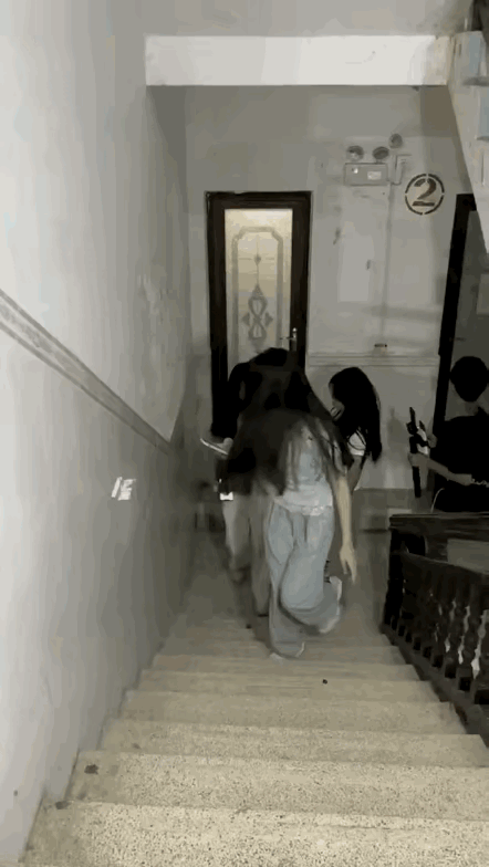 青春太过奢侈，没意识到时却将她荒废，发现她时她却已溜走，而又无可奈何！