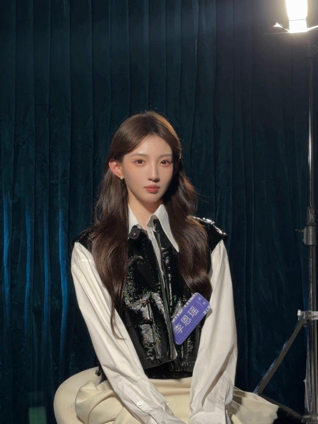 黄绮珊的含金量仍在上升李恩瑶挑战《拆穿》超勇敢，编曲也很有氛围，但黄绮珊那无法超