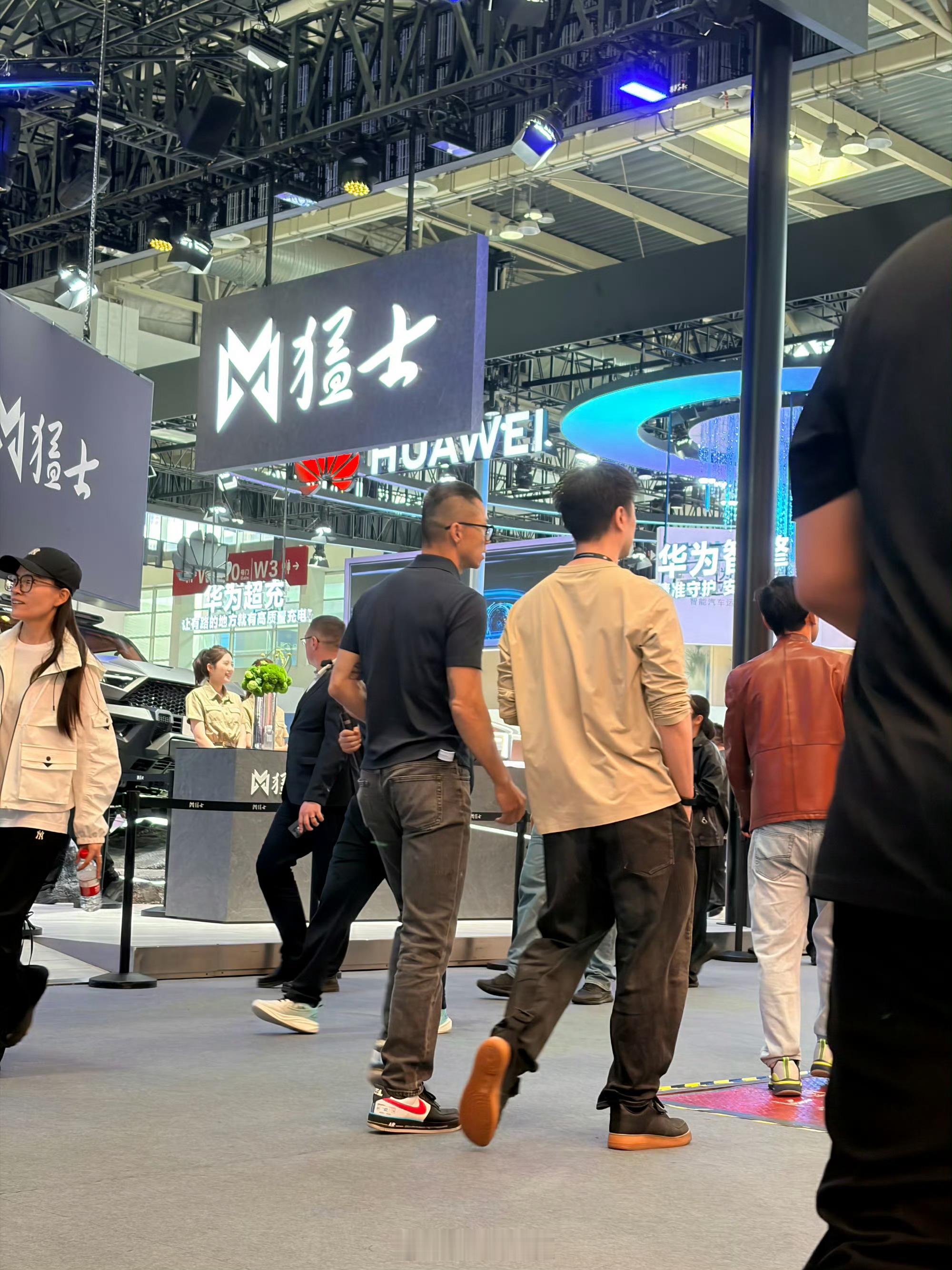 有博主在北京车展遇到了一位老朋友，大家看看这是谁