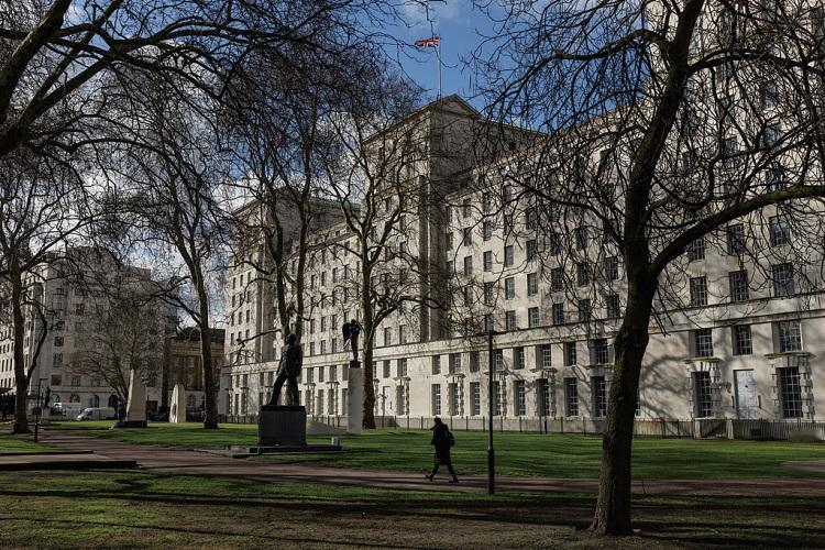 缺钱又缺船！英国海军大撤退：2026年起大幅缩减印太、中东海外训练
 
英国国防