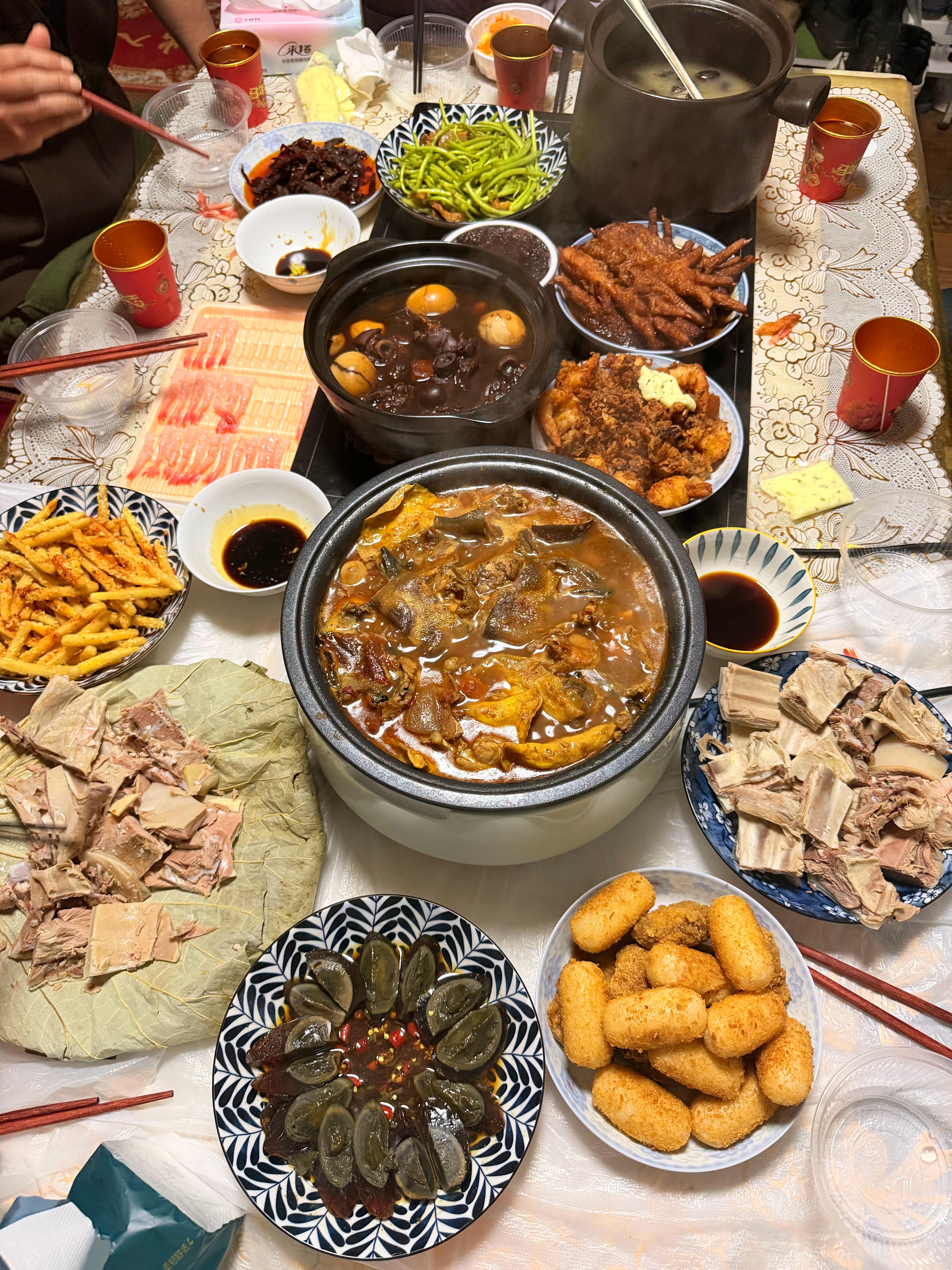 今天吃年饭，各位 2026 新年快乐