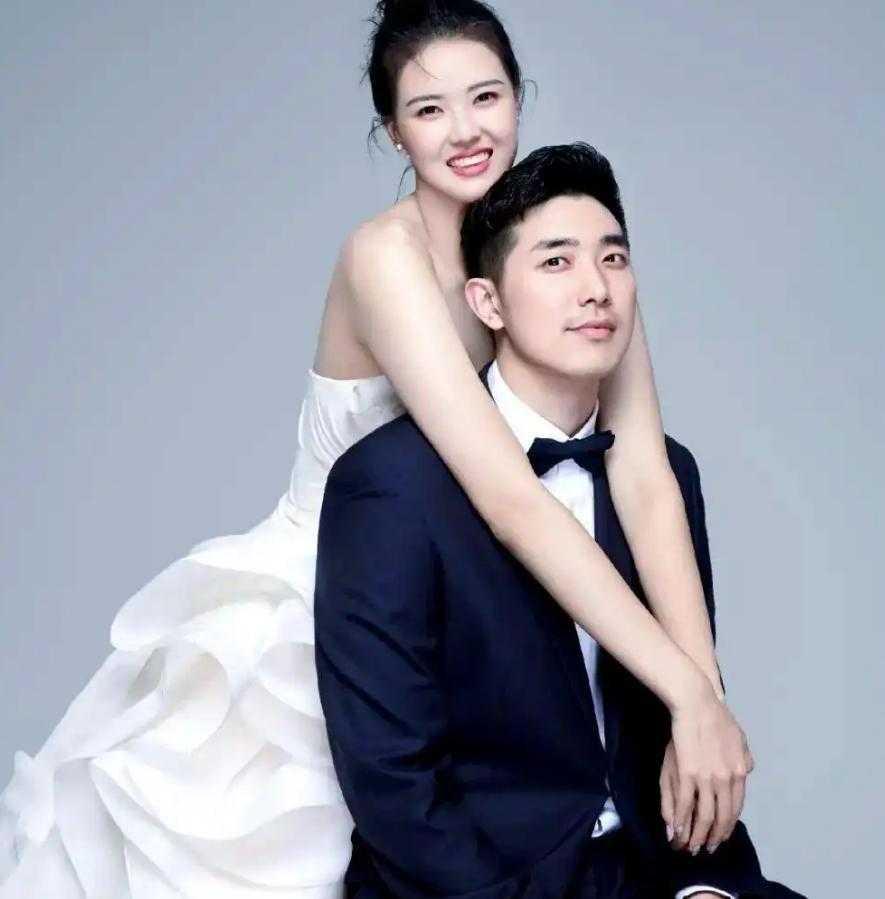 张常宁结婚四年否认丁克，事业为重暂缓生育
30岁张常宁与吴冠希结婚四载，转型教练