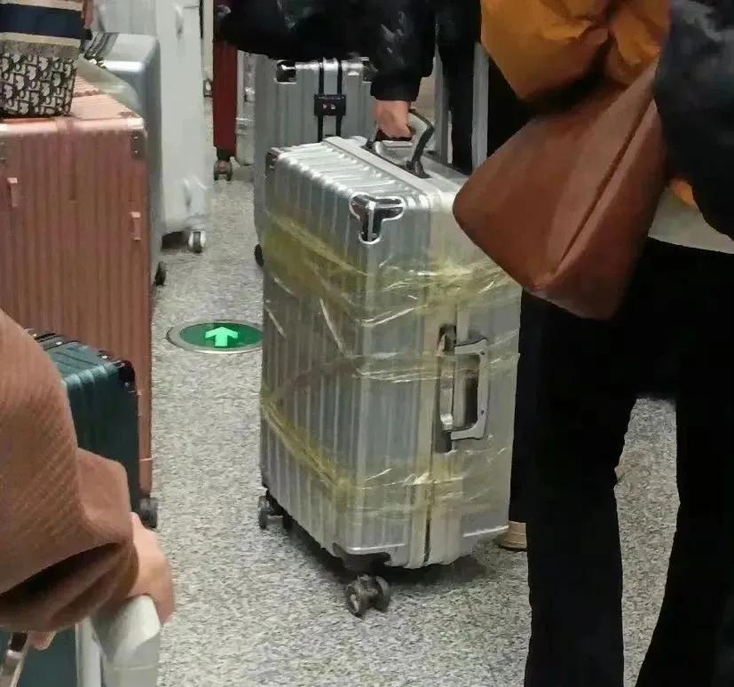 大学生返校至暗时刻