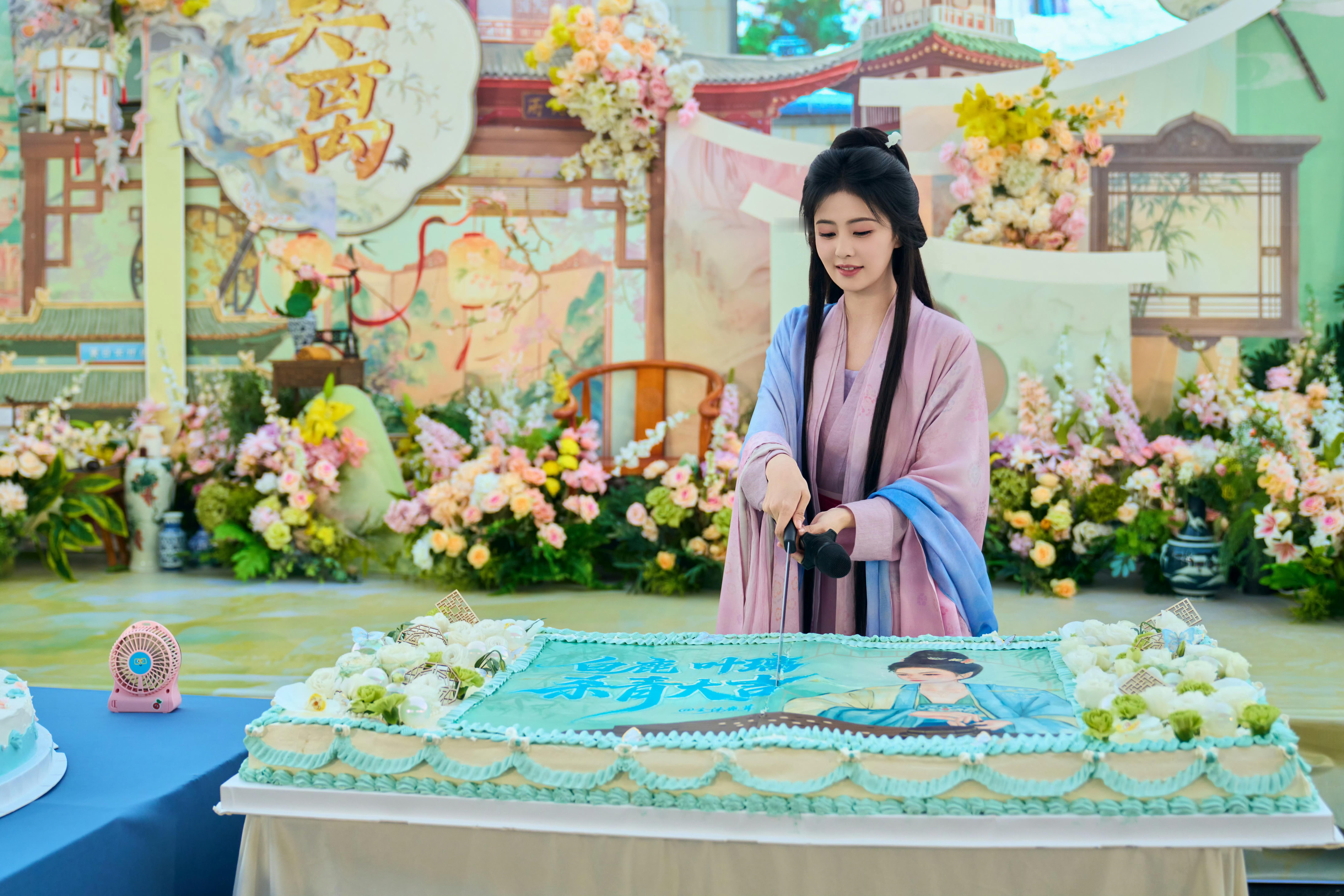 酒店工作人员夸白鹿白鹿就是这么真诚的小女孩呀，杀青还请了酒店的工作人员喝奶茶！要