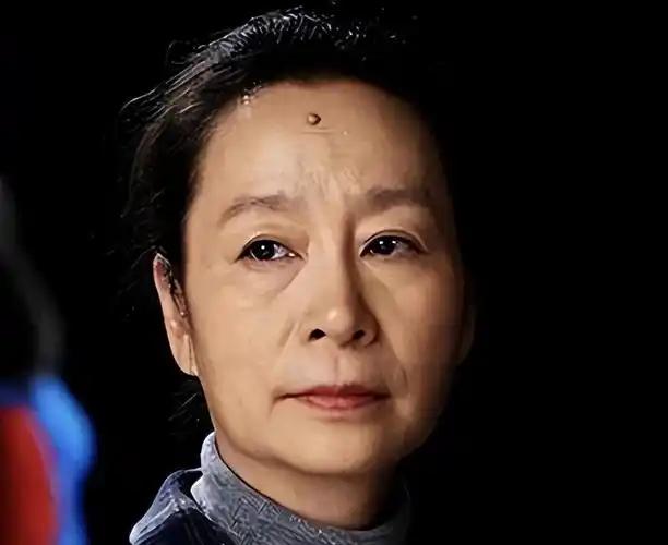 他远赴美国进修两年，满心期待归国团聚，推开门却撞见妻子坐月子、家中遍布新生儿用品