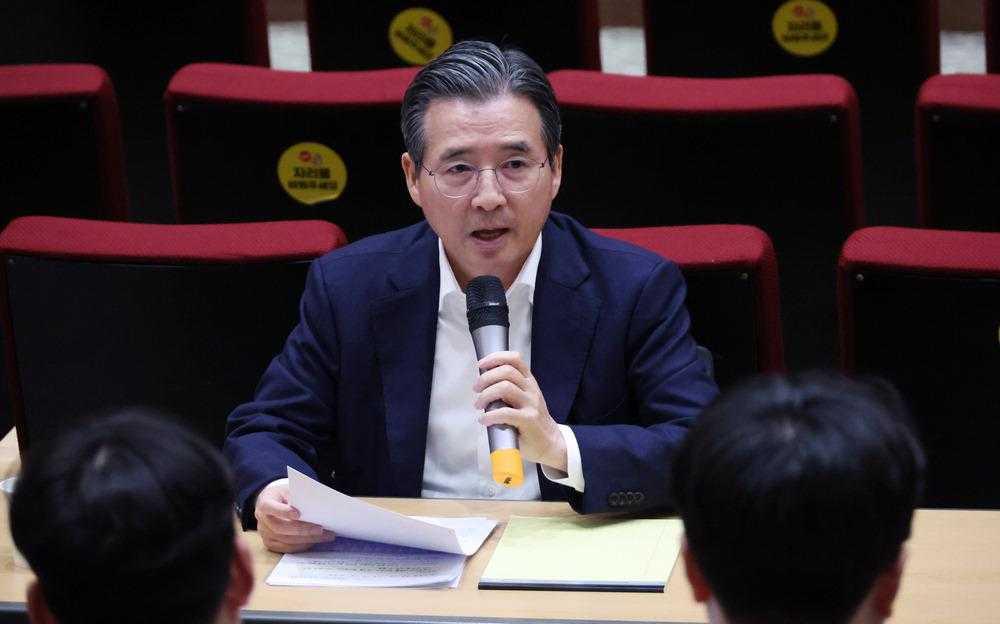 韩国成为全球AI浪潮最大赢家之一，三星电子与海力士赚得盆满钵满，流水线工人一年奖