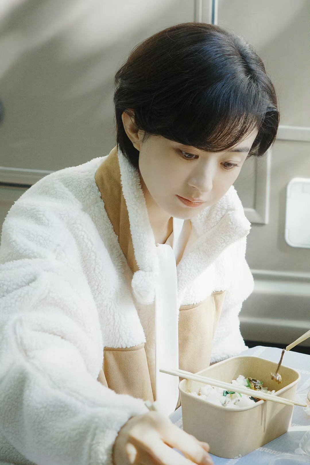 就这么美美的很安心赵丽颖38岁状态