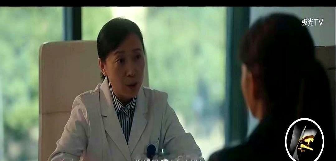 电视剧《四喜》太敢拍了，未婚生子成了万能钥匙。

剧中医生一句“未婚可上户口”，