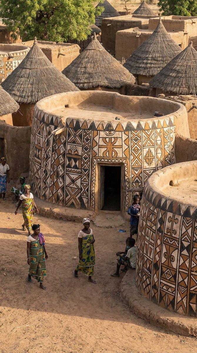 这是西非布基纳法索铁贝莱村的古龙西族传统彩绘土屋，是西非最具代表性的活态文化建筑