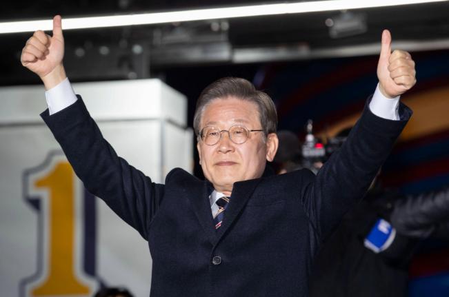 7月13日，李在明在青瓦台主持2026年国家财政战略会议，会上的决定挺有意思。一