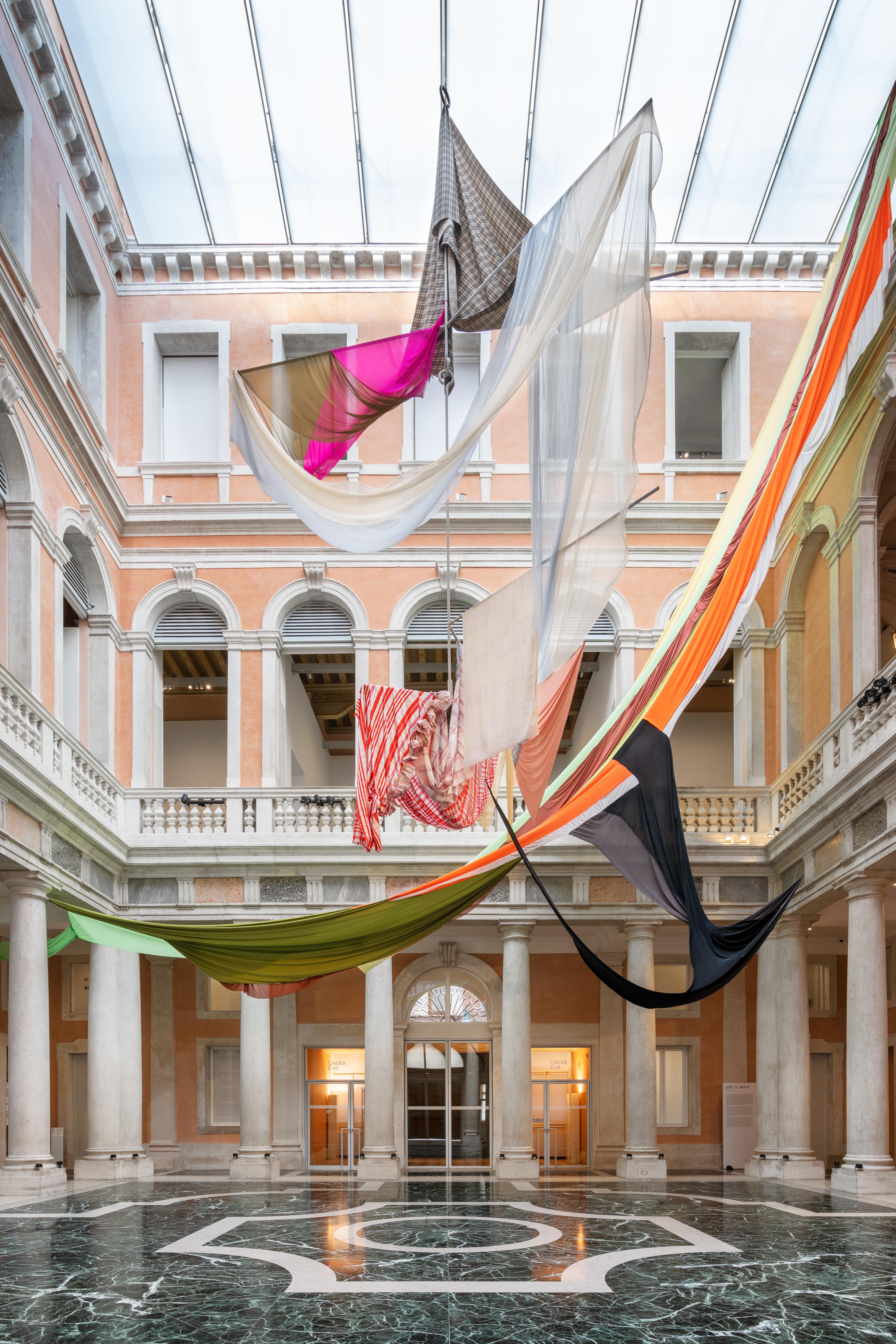 与DECO一起探寻艺术的动人内核。艺术为何动人？这个如火如荼的上海艺术...