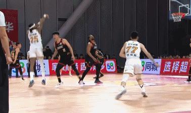 张镇麟冲天补扣，帮助辽宁建立7分优势
北京时间1月24日，辽宁与深圳的比赛进行至