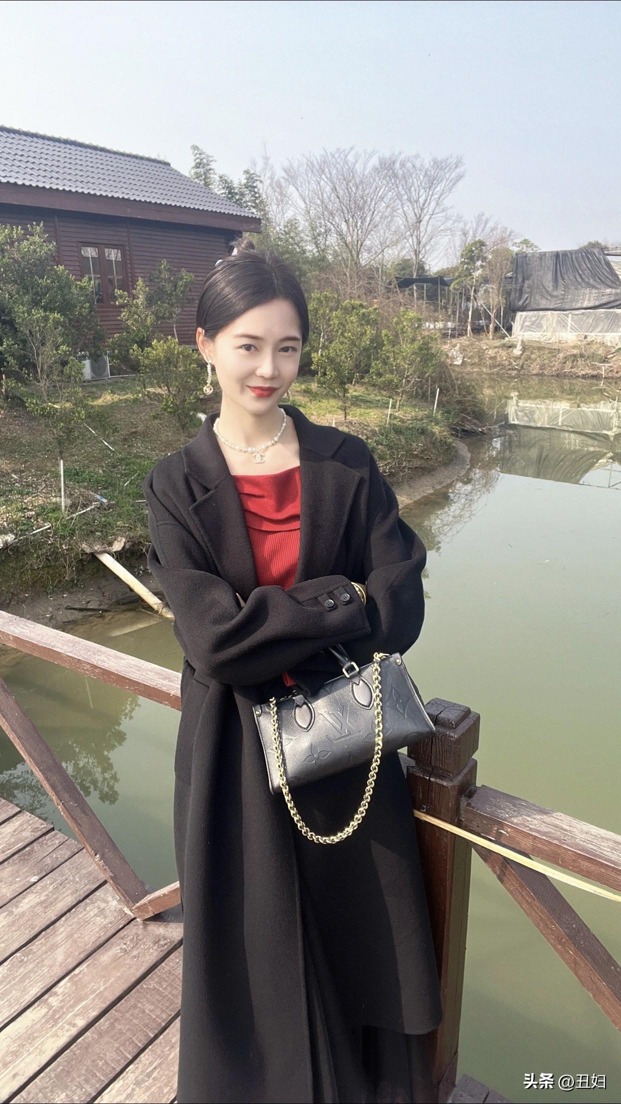 人品才华美貌，对于女人哪个更重要美貌可能吸引一时，但人品能维系长久关系。