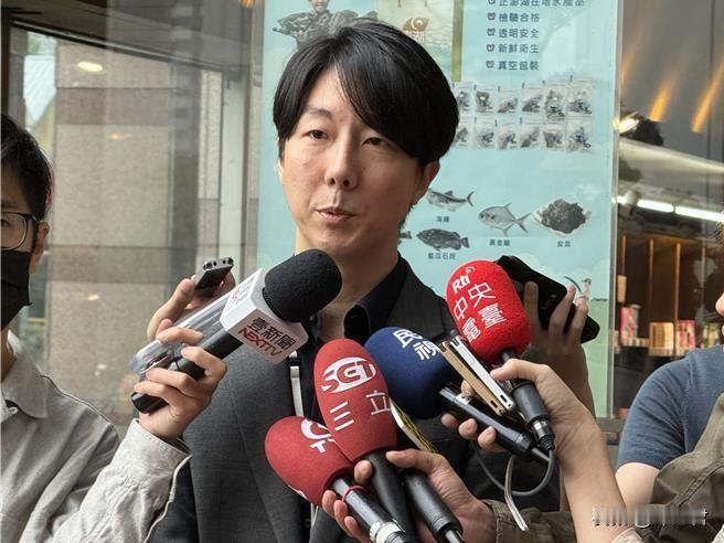 国民党和民众党联手大砍4700亿元防务特别预算，删除「商购」及「委制」，民进党发
