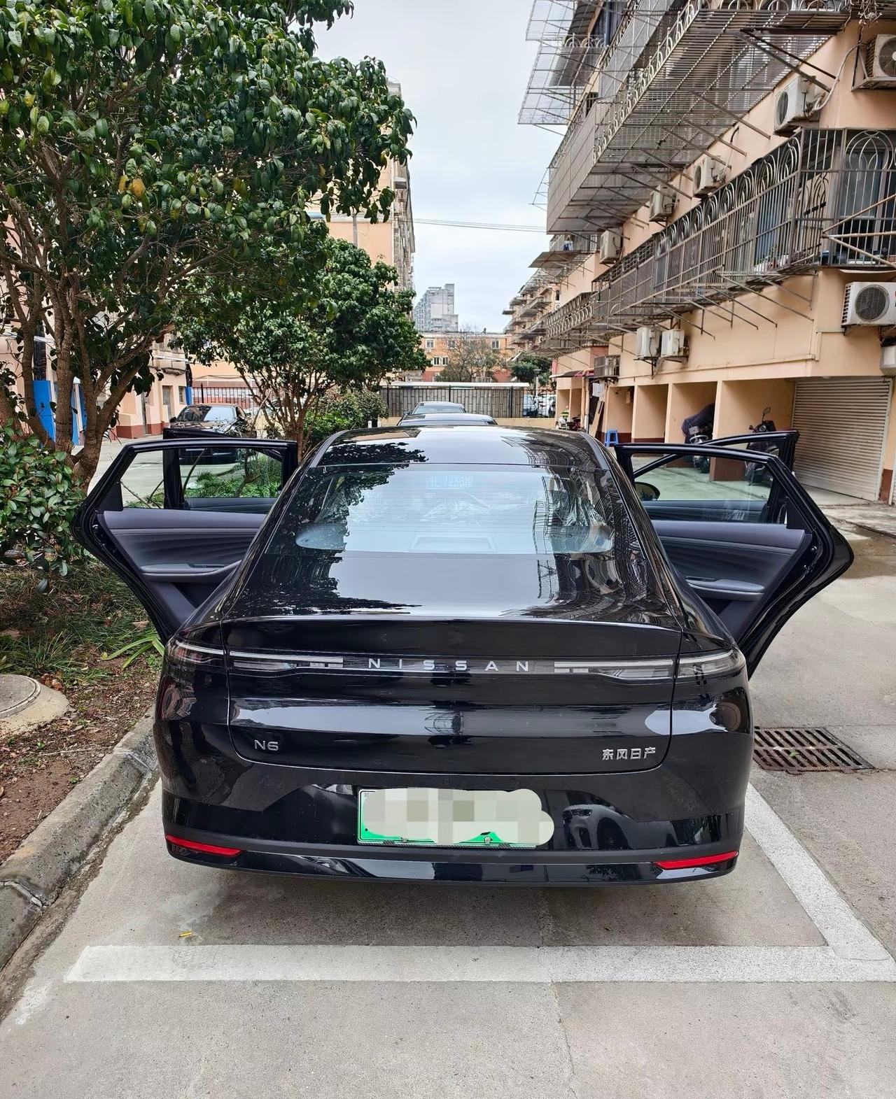 对比了好几台家用电车之后，最终入手日产N6，开了一段时间，整体很适合日常通勤和短