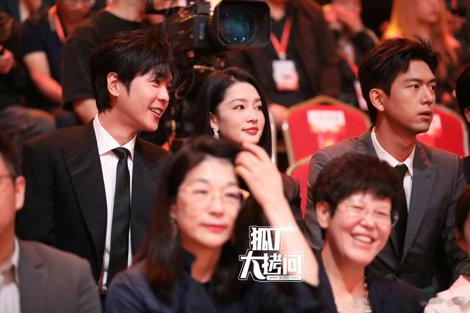 #李现张若昀李沁金鹰节同框##李现张若昀李沁同框热聊#李现张若昀李沁金鹰节同框，