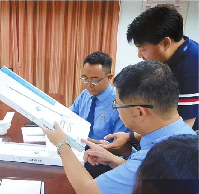 2023年8月，广东省中山市检察院检察官到涉案医疗机构开展调查。明明是标